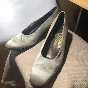 Salvatore Ferragamo gray silk shoes size 8,